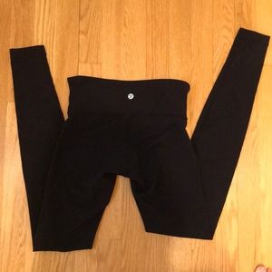 Black size four low rise Lulu Lemon leggings!